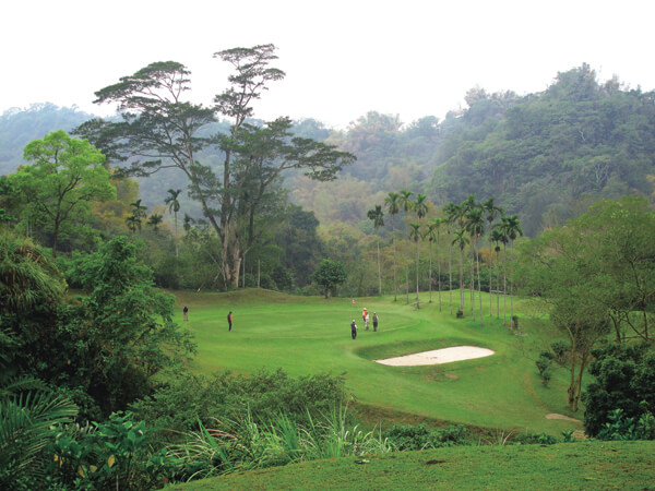 golf-jianan11 lush green fairways surrounded by tropical hills
