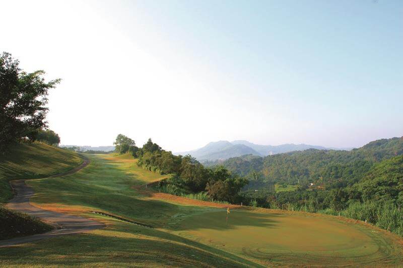 golf-jianan13 rolling hills and green landscape at the Bombax Golf Country Club
