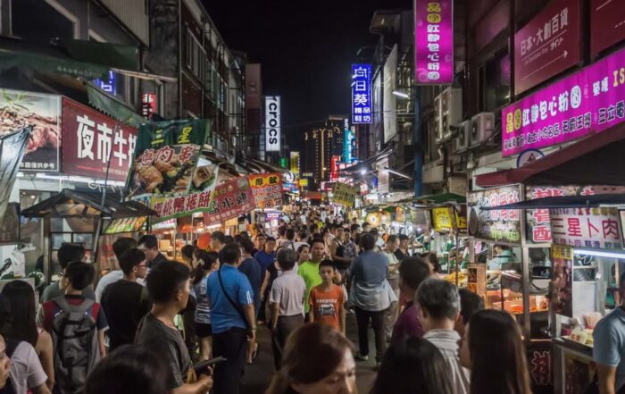 羅東夜市熱鬧的人潮