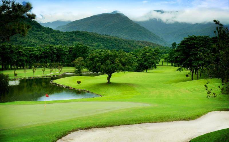 golf-kaohsiung-pt09 panoramic shot of a lush, bright green golf course with gently rolling fairways