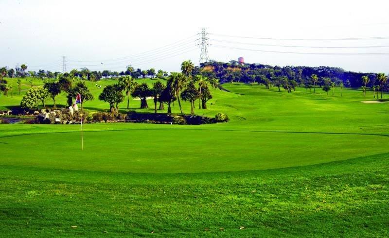 golf-linkou-5 rolling green fairways of the Hsing-Fu Golf Club
