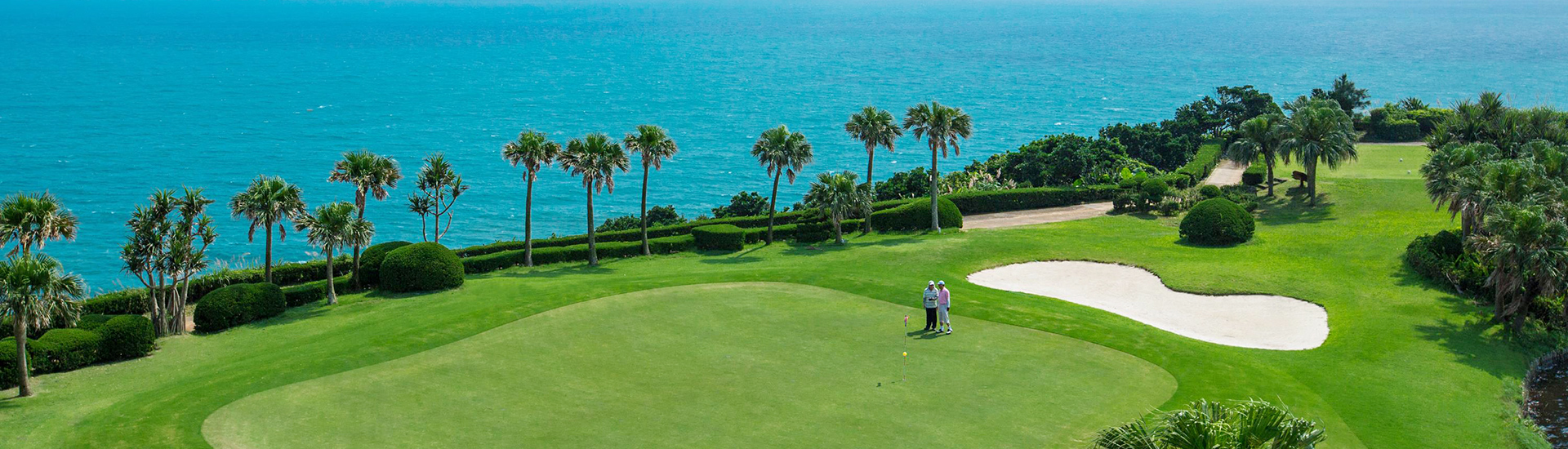 scenic coastal green overlooking the ocean at the Gold Coast Golf & Country Club
