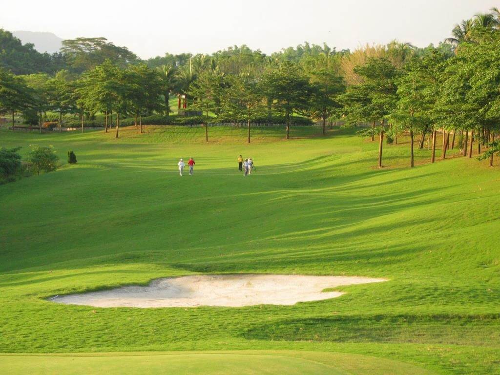 imgi_16_pic lush green fairway and sand bunker of the Kishigawa Golf Club.